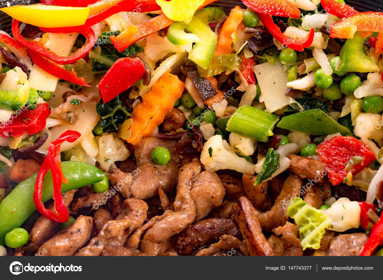Delicious Wok Courts Meat Close Stock Photo by ©dar19.30 147743377