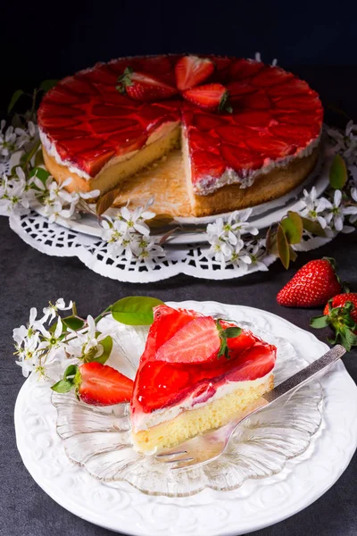 Tarte à la crème aux fraises — Photo