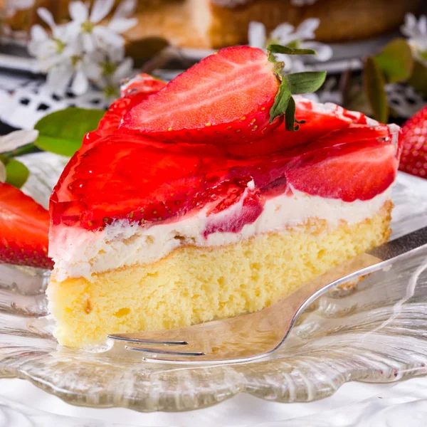 Torta alla fragola e crema — Foto Stock