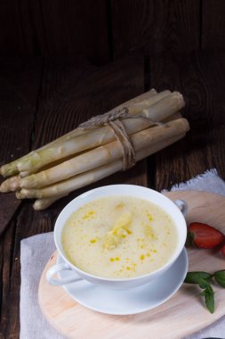 kremalı kuşkonmaz çorbası