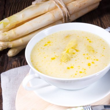 kremalı kuşkonmaz çorbası