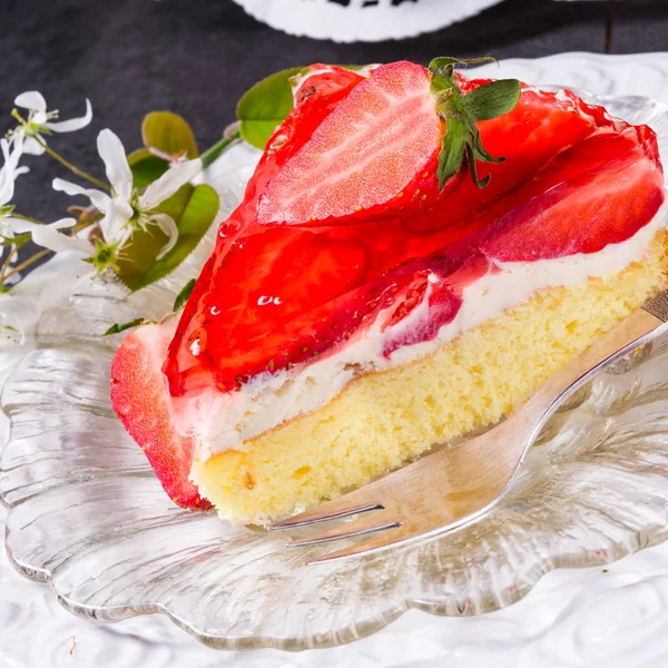 Strawberry cream cake — Stock Photo, Image