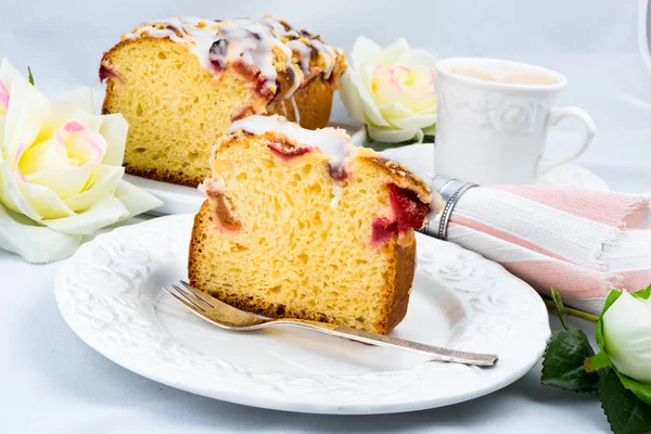 Erdbeer-Rhabarberkuchen — Stockfoto