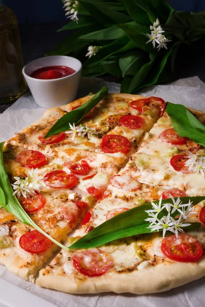 vegetarian pizza with garlic