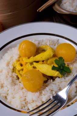 köri Krema soslu tavuk