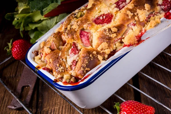 Strawberry rhubarb pie — Stock Photo, Image