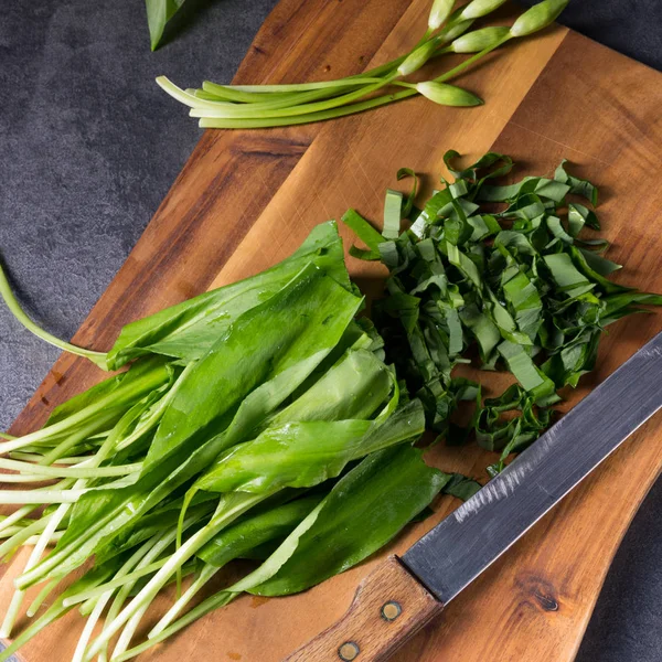 Allium ursinum on table — Stock Photo, Image