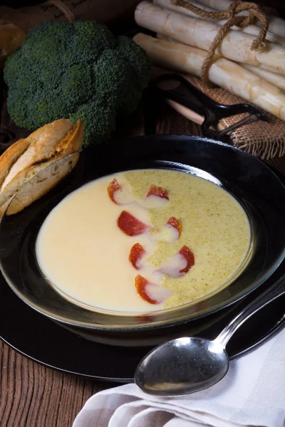 Spargel-Brokkoli-Cremesuppe — Stockfoto