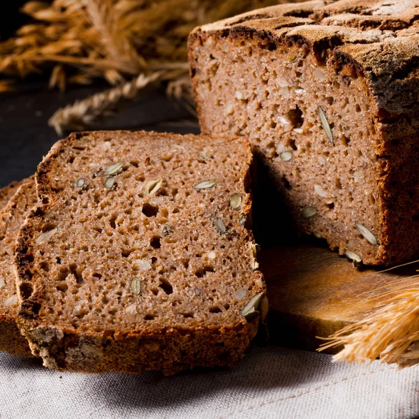 Wholemeal bread with wheat — Stock Photo, Image