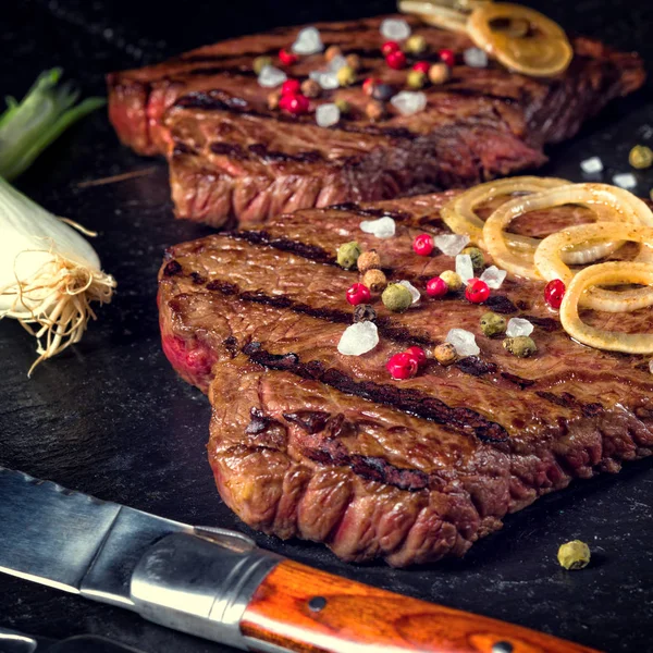 新鮮なおいしい焼きステーキ — ストック写真