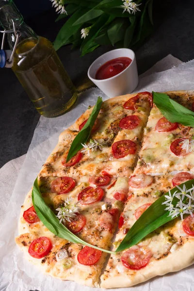 Vegetarische Bärlauch-Pizza — Stockfoto