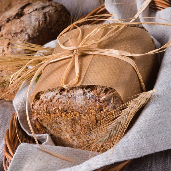 Heerlijke verse zelfgemaakte brood — Stockfoto