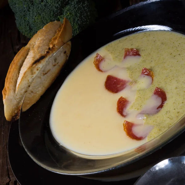 Sopa de creme de brócolis de espargos — Fotografia de Stock