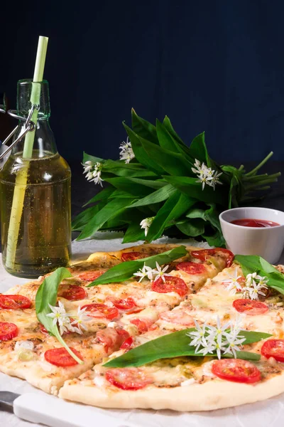 Vegetarische Bärlauch-Pizza — Stockfoto