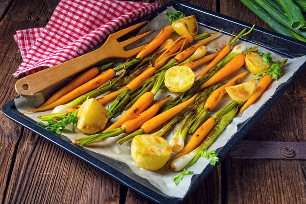 Carrots and baked potatoes — Stock Photo, Image
