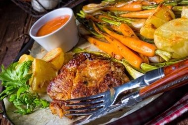 Sebzeli ızgara biftek