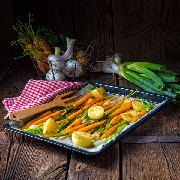 Carrots and baked potatoes — Stock Photo, Image