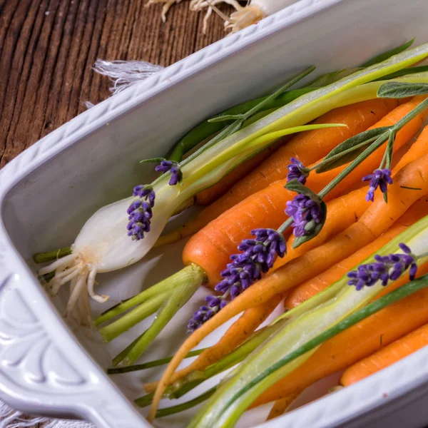 Zanahorias y cebolletas —  Fotos de Stock
