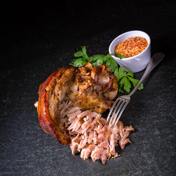 Gebratene Schweinshaxe — Stockfoto