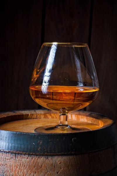 Heerlijke bourbon in goblet — Stockfoto