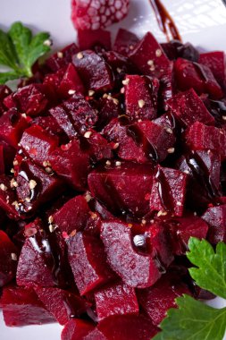 Ahududu ile pancar salatası