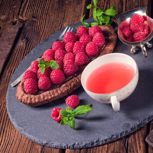 Raspberry chocolate tart — Stock Photo, Image