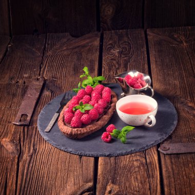 Ahududulu çikolatalı tart 