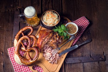 Kavrulmuş domuz knuckle