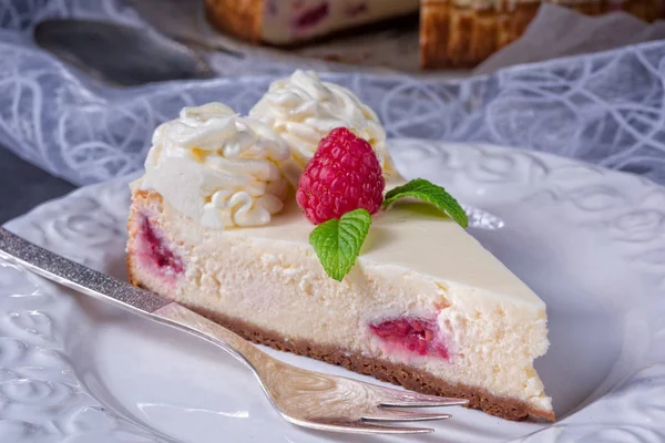 Raspberry cream pie — Stock Photo, Image