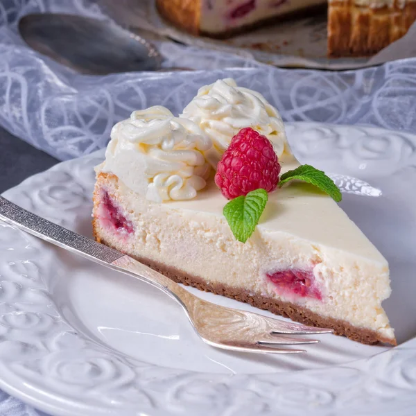 Raspberry cream pie — Stock Photo, Image