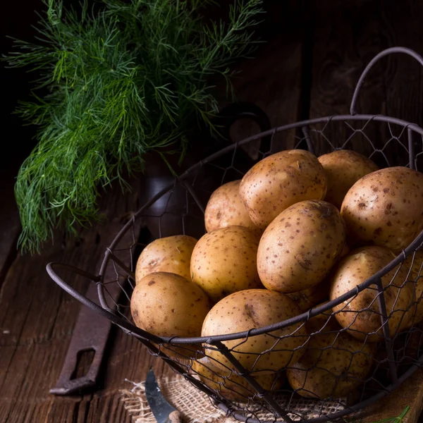 Frische rohe Kartoffeln — Stockfoto