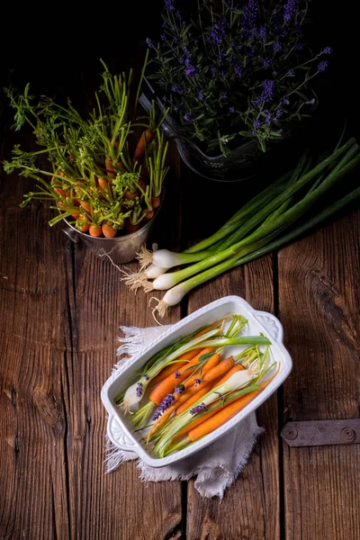 Zanahorias y cebolletas — Foto de Stock
