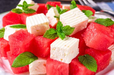 Karpuz ile Yunan salatası