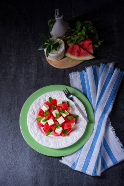 Karpuz ile Yunan salatası