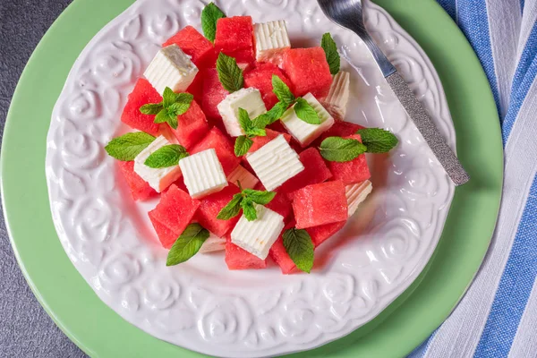 Karpuz ile Yunan salatası