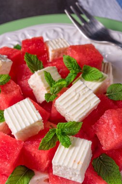 Karpuz ile Yunan salatası