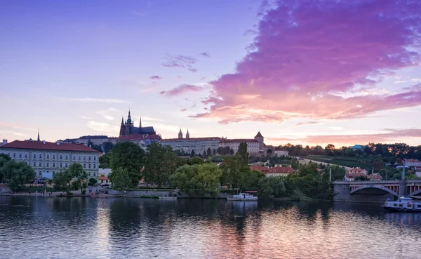 Prague city and Vltava river — Stock Photo, Image