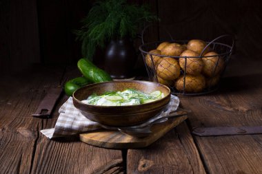 Yoğurtlu salatalık salatası