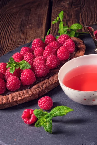 Raspberry chocolate tart — Stock Photo, Image