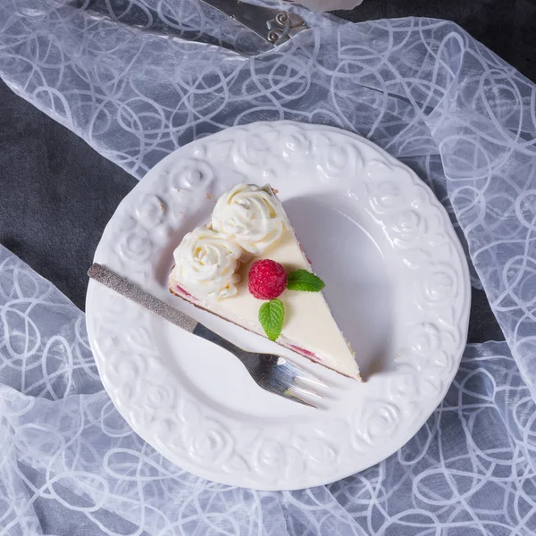 Heerlijke frambozen crème taart — Stockfoto
