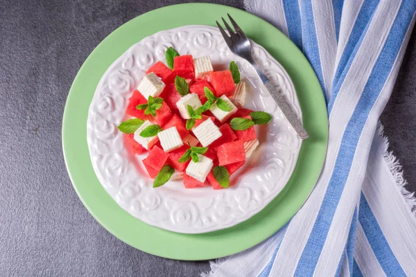 Karpuz ile Yunan salatası