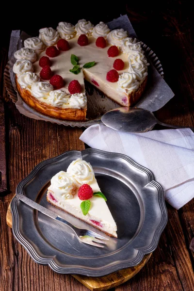 Delicious raspberry cream pie — Stock Photo, Image