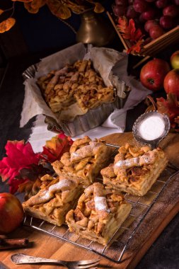 Lezzetli Elmalı Turta