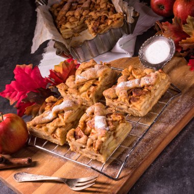 Lezzetli Elmalı Turta