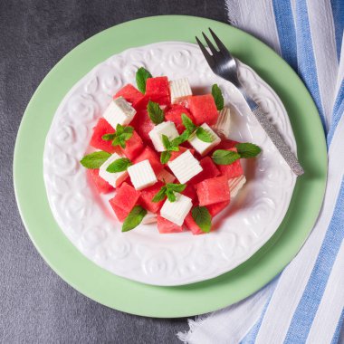 Karpuz ile Yunan salatası