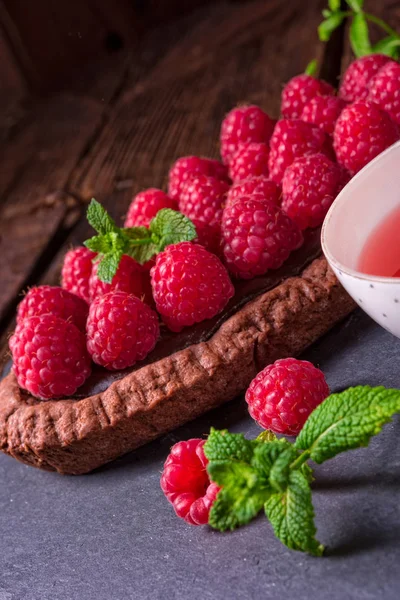 Deliciosa tarta de chocolate de frambuesa — Foto de Stock