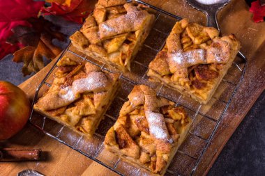 Lezzetli Elmalı Turta