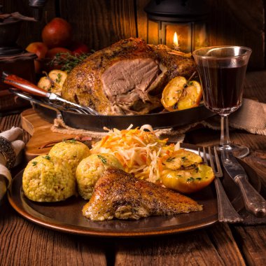 Köfte ile ördek kızartma