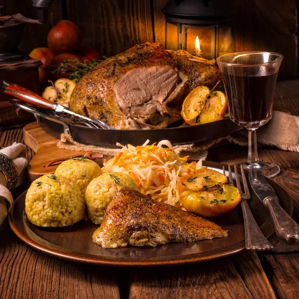 Köfte ile ördek kızartma