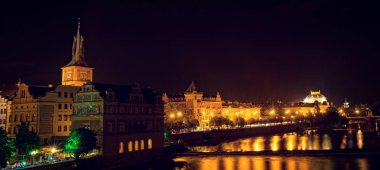 gece ünlü charles Köprüsü